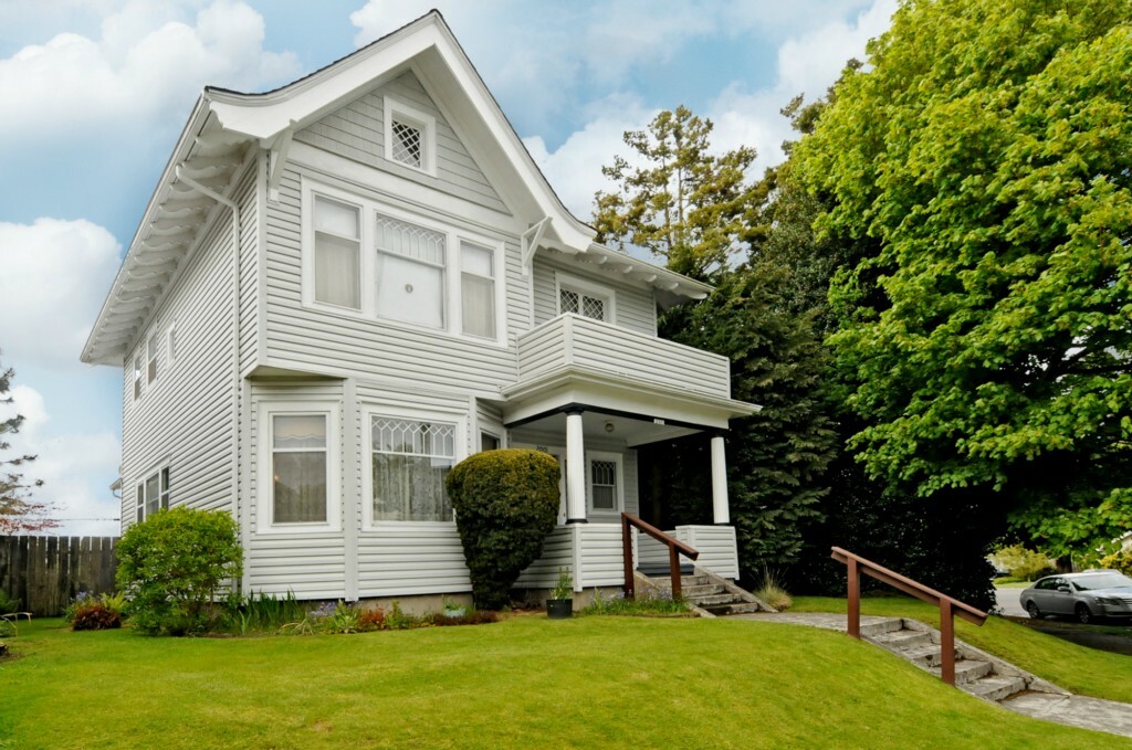 Property Photo:  2001 Ferry Ave SW  WA 98116 