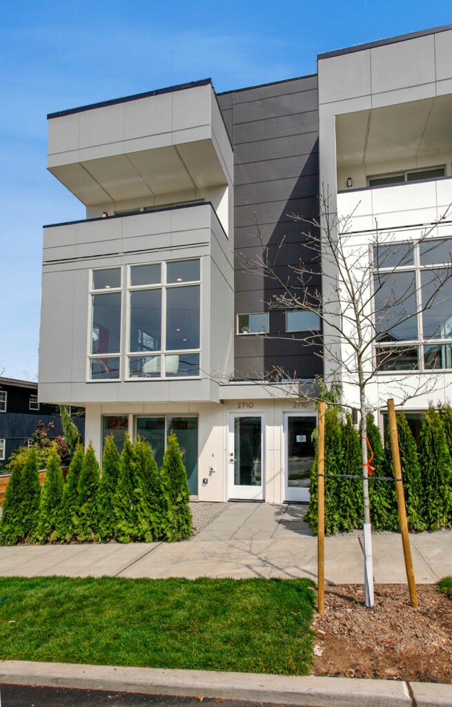 Property Photo:  2710 E Yesler Wy B  WA 98122 