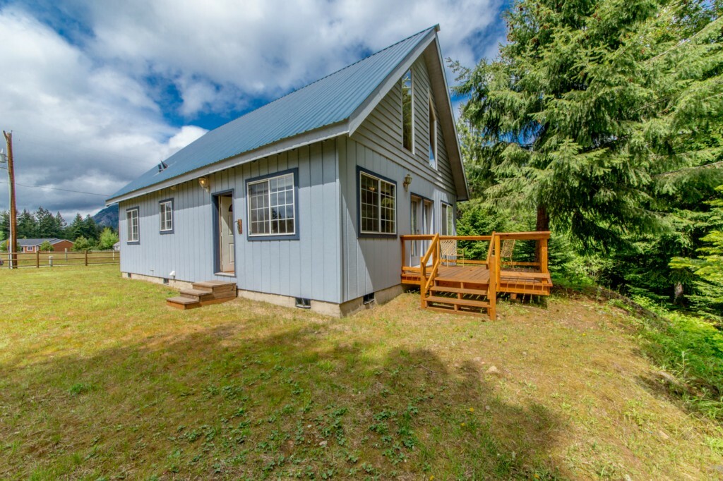 Property Photo:  270 Sunshine Wy  WA 98922 