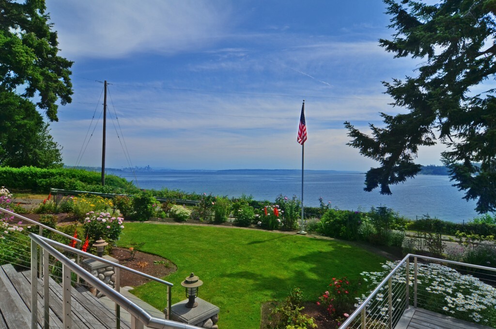 Property Photo:  10475 Manitou Beach Dr NE  WA 98110 