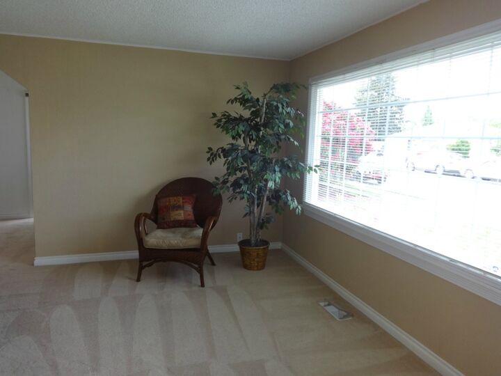 Property Photo: 210 7th St SE WA 98002