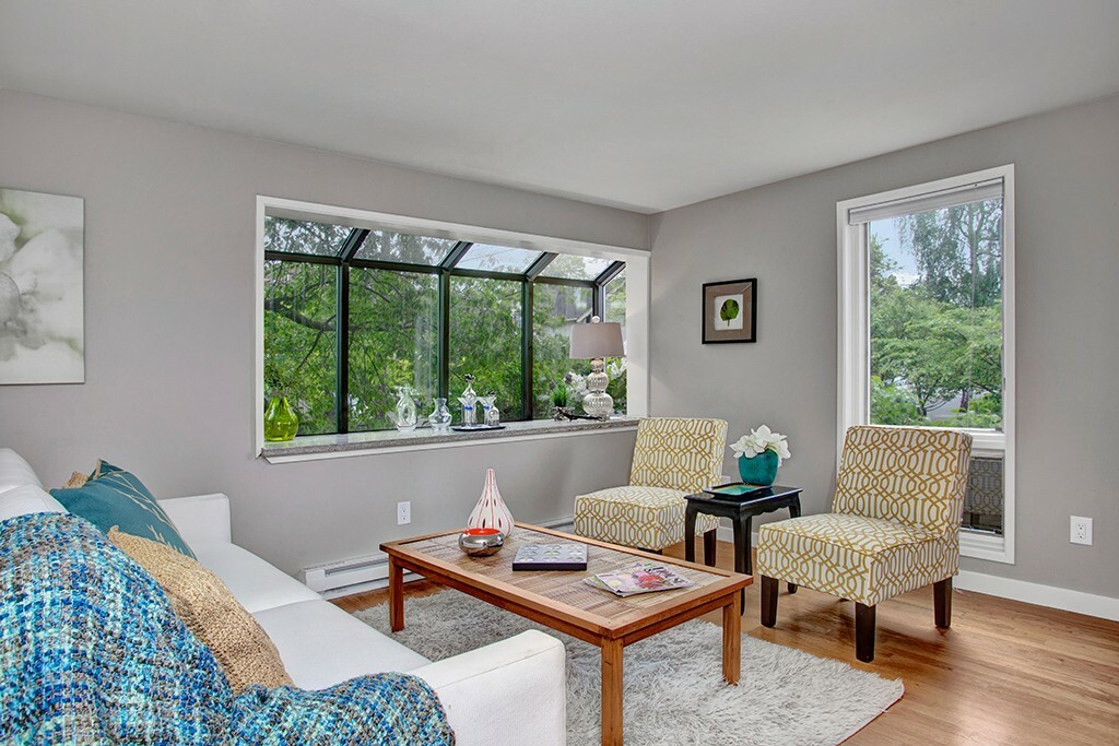 Property Photo: 2101 Nob Hill Ave N 1B WA 98109