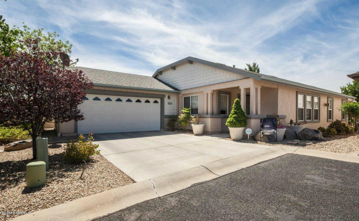Property Photo: 1695 St Andrews Way AZ 86301