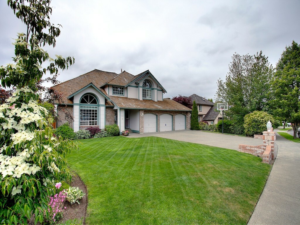 Property Photo:  910 N Mountain View Ave  WA 98406 