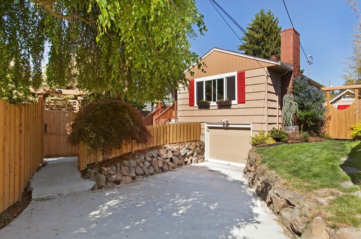 Property Photo: 8812 Ashworth Ave N WA 98103