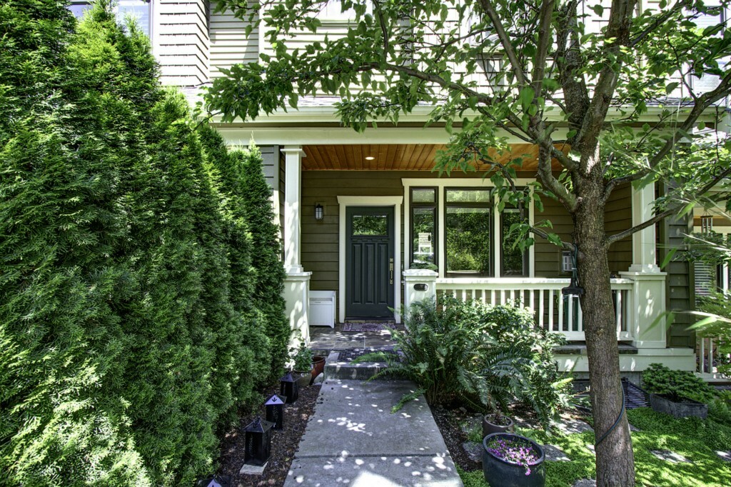Property Photo: 18A W Etruria St WA 98119