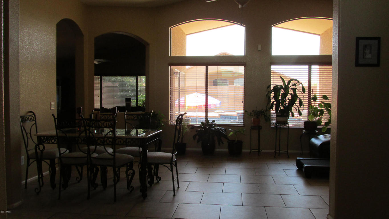 Property Photo: 4635 W Desert Lane AZ 85339