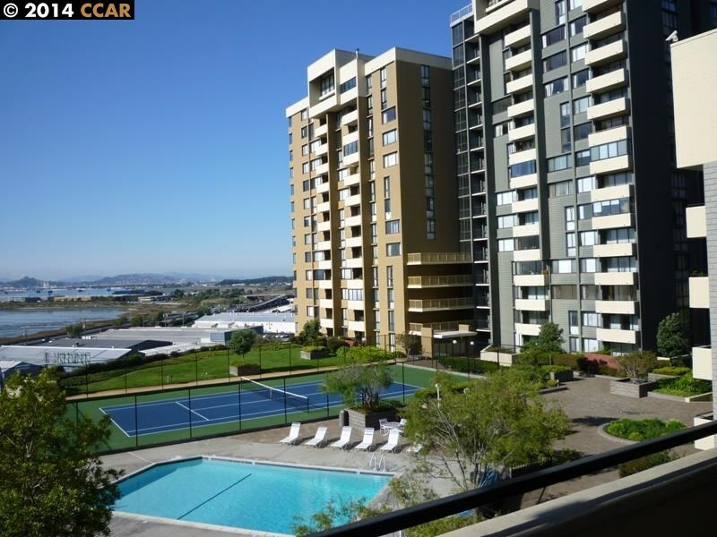 Property Photo:  555 Pierce St 534  CA 94706-1031 