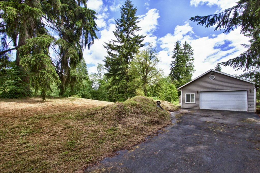 Property Photo: 19333 Fales Rd WA 98296