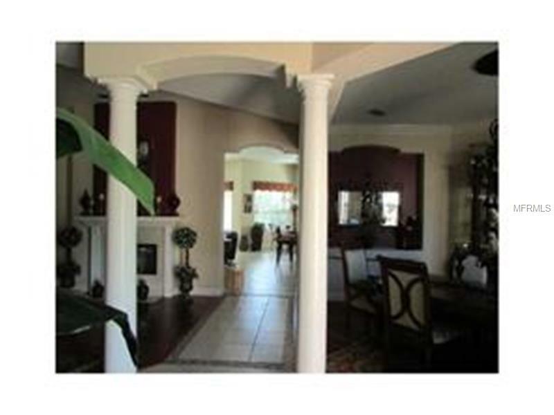 Property Photo:  604 Viento De Avila Avenue  FL 33613 