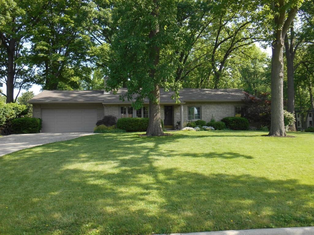 Property Photo: 2428 Canterbury Road OH 43221