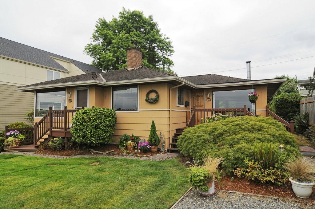 Property Photo:  8009 S Lakeridge Dr  WA 98178 