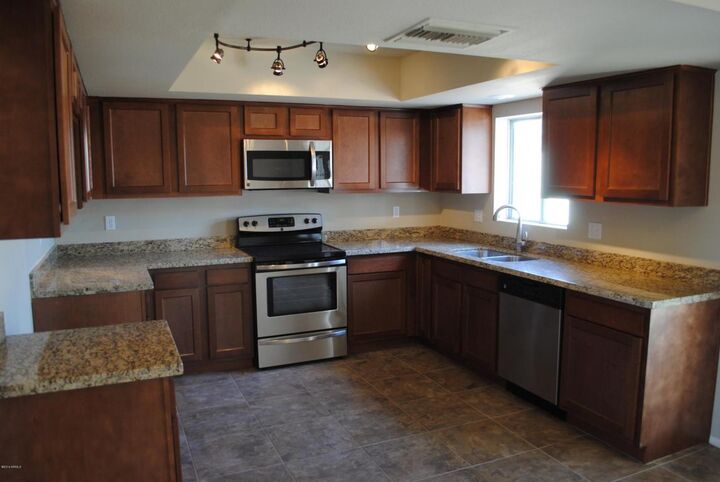 Property Photo:  3713 W Hearn Road  AZ 85053 