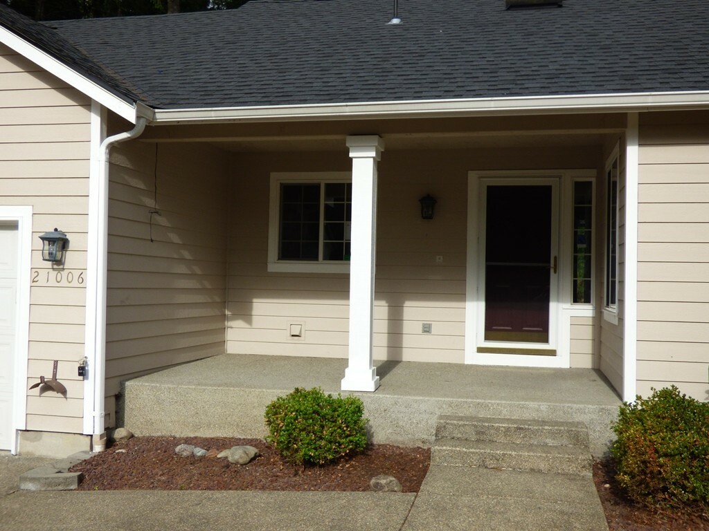 Property Photo:  21006 80th Av Ct E  WA 98387 