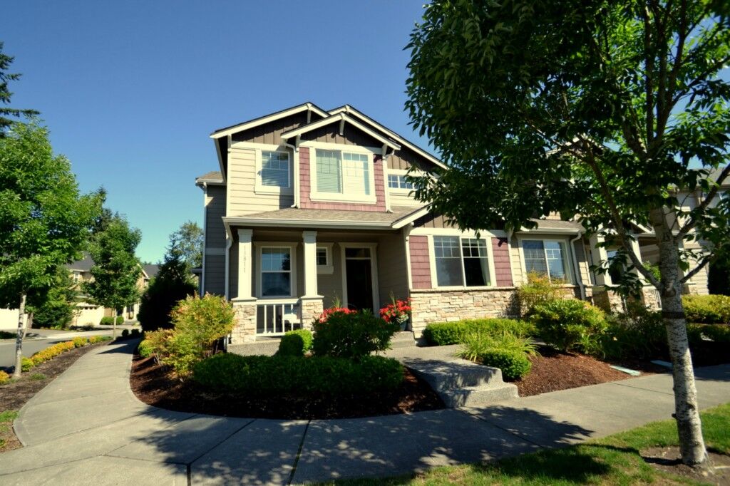 Property Photo:  13811 North Point Cir  WA 98012 