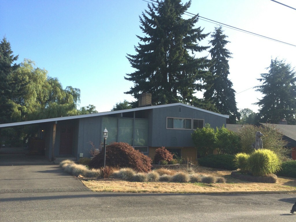 Property Photo: 2110 N 171st St WA 98133