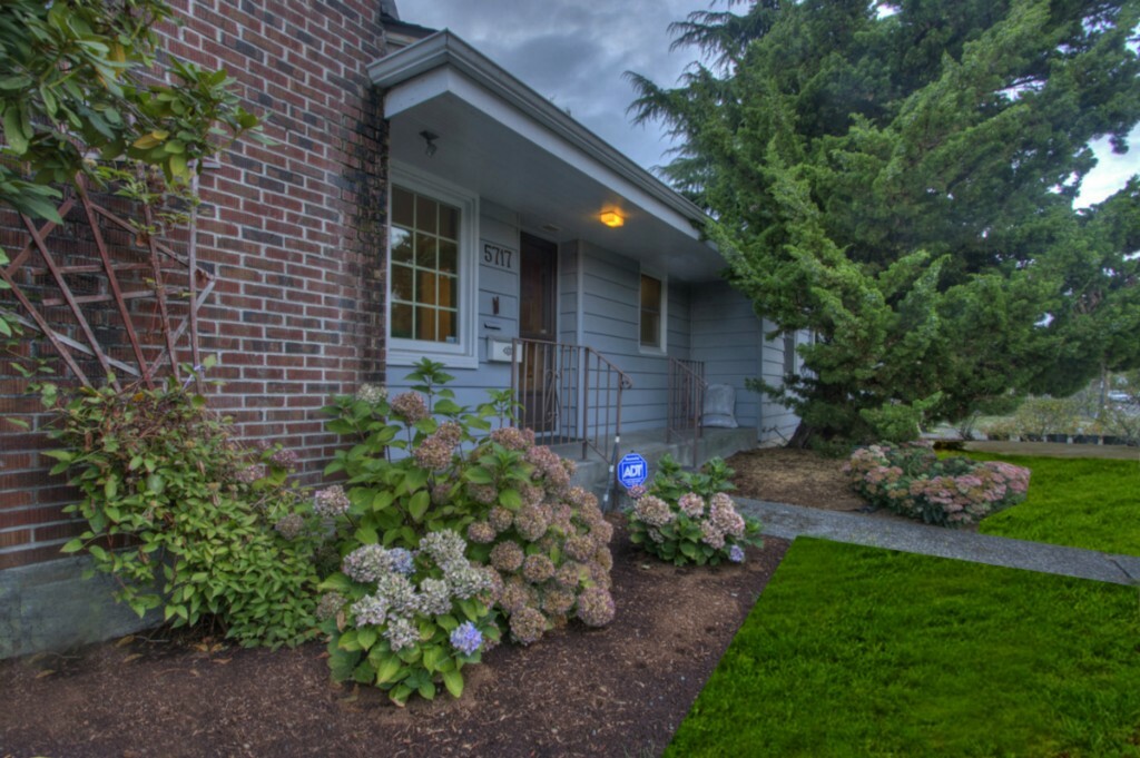 Property Photo: 5717 59th Ave NE WA 98105