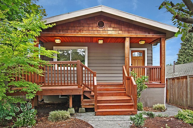 Property Photo:  806 W Argand St  WA 98119 