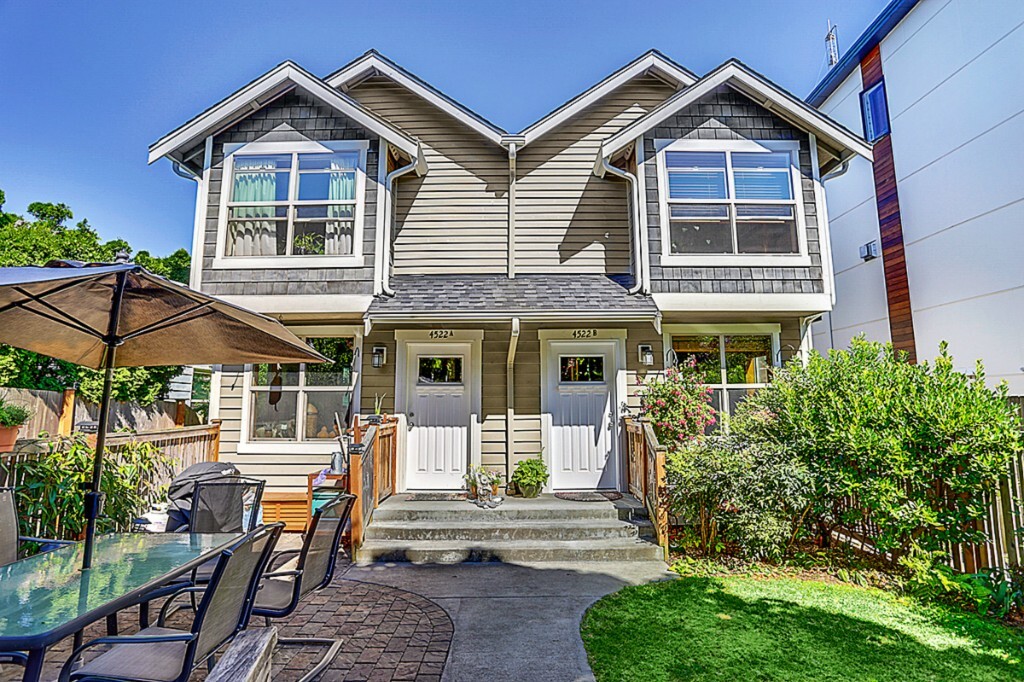 Property Photo:  4522 41st Ave SW B  WA 98116 