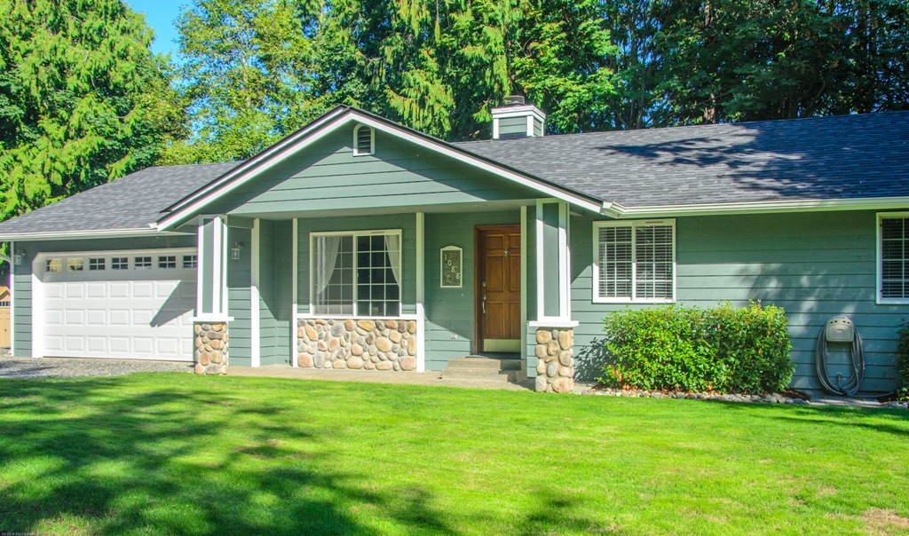 Property Photo:  1088 Puget Dr E  WA 98366 