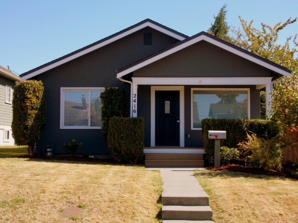 Property Photo:  2416 Franklin St  WA 98225 