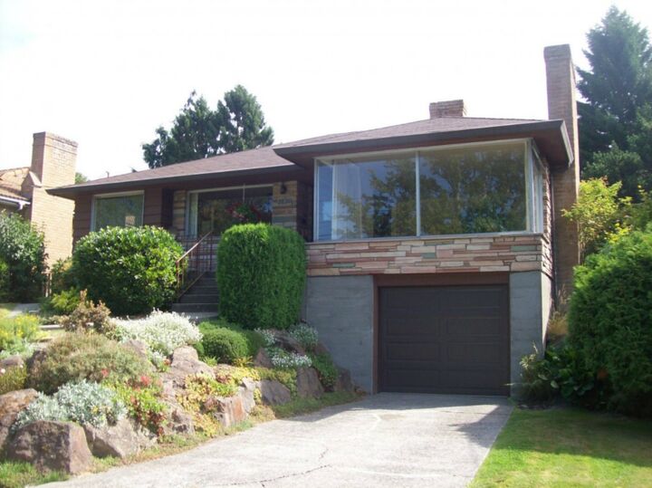 Property Photo:  2830 32nd Avenue W  WA 98199 