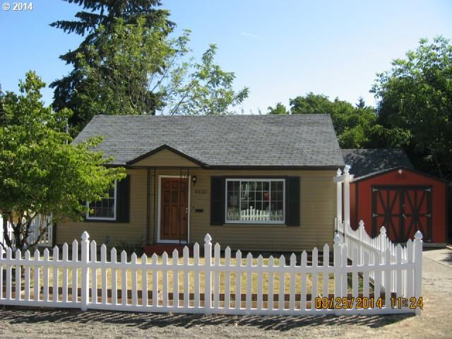 Property Photo: 4220 NE 54th Ave OR 97218