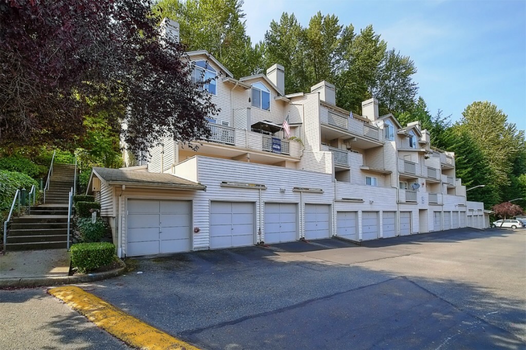 Property Photo: 15809 Waynita Wy NE G204 WA 98011