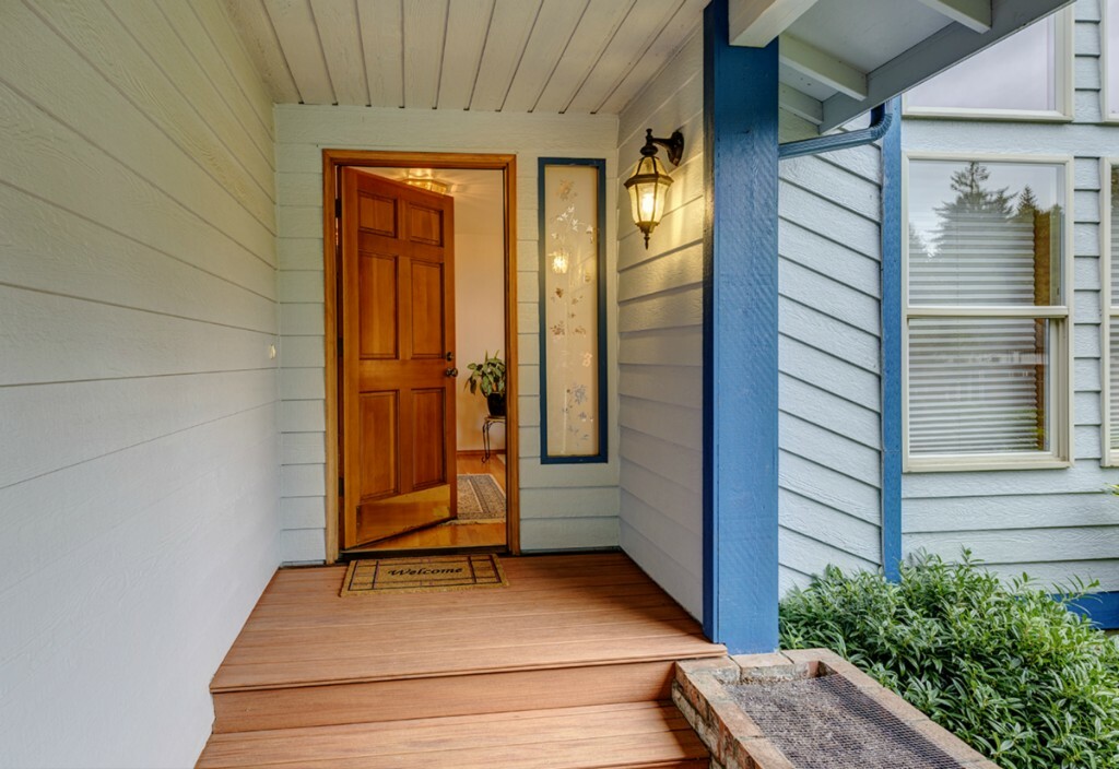 Property Photo: 13710 3rd Dr SE WA 98208