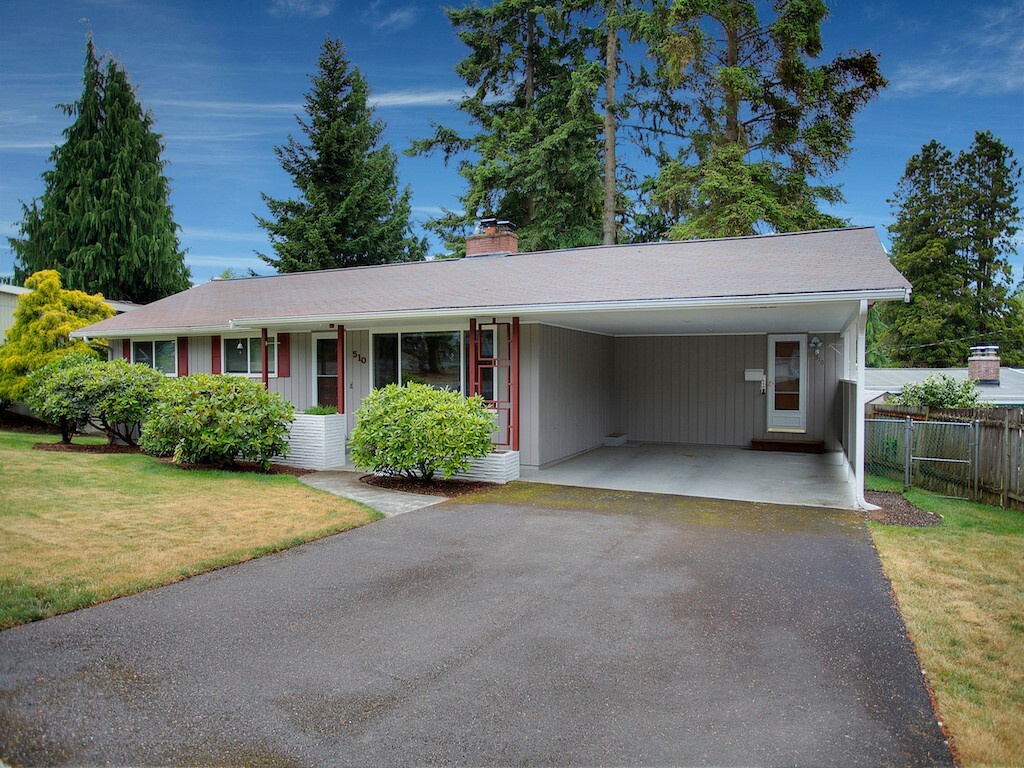 Property Photo:  510 Regents Blvd  WA 98466 