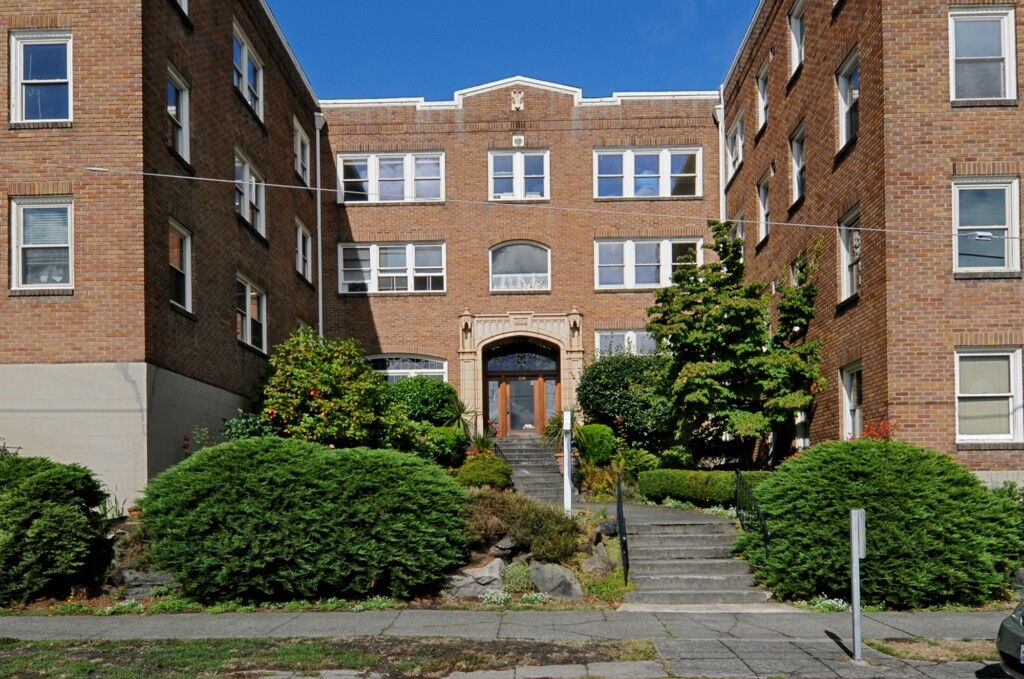 Property Photo:  220 W Olympic Place 202  WA 98119 