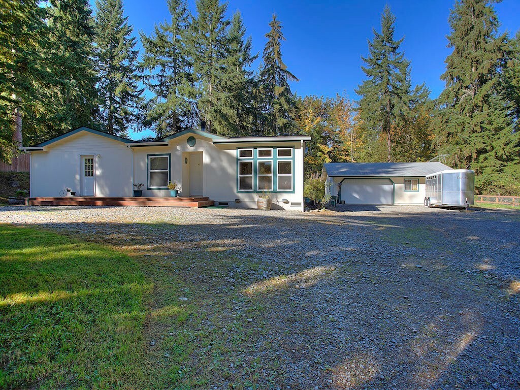 Property Photo:  16418 193rd Ave E  WA 98391 