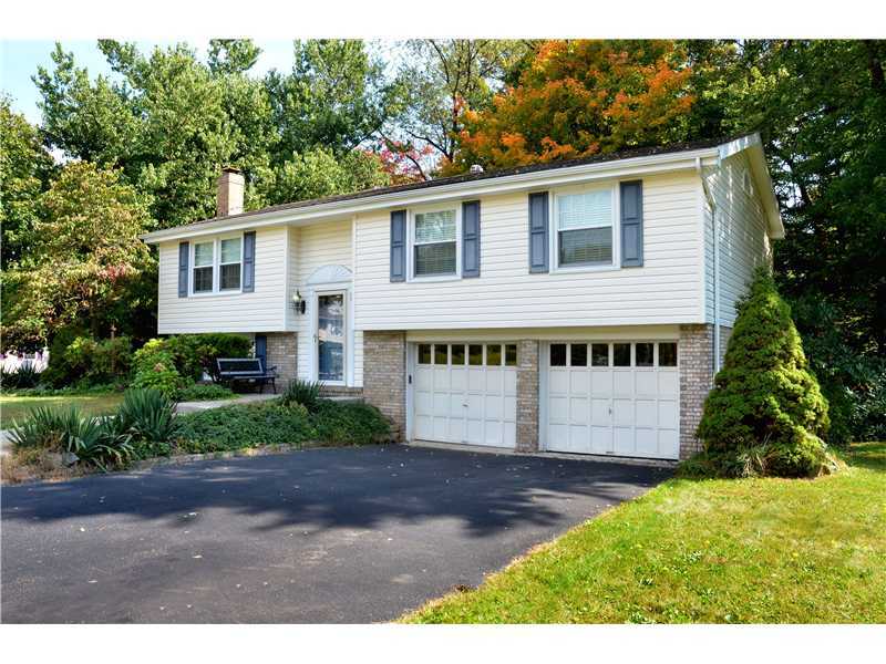 Property Photo:  1142 Huntsridge Drive  PA 15046 