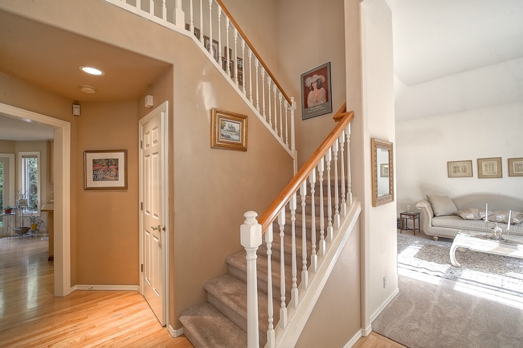 Property Photo: 12618 NE 65th St WA 98033