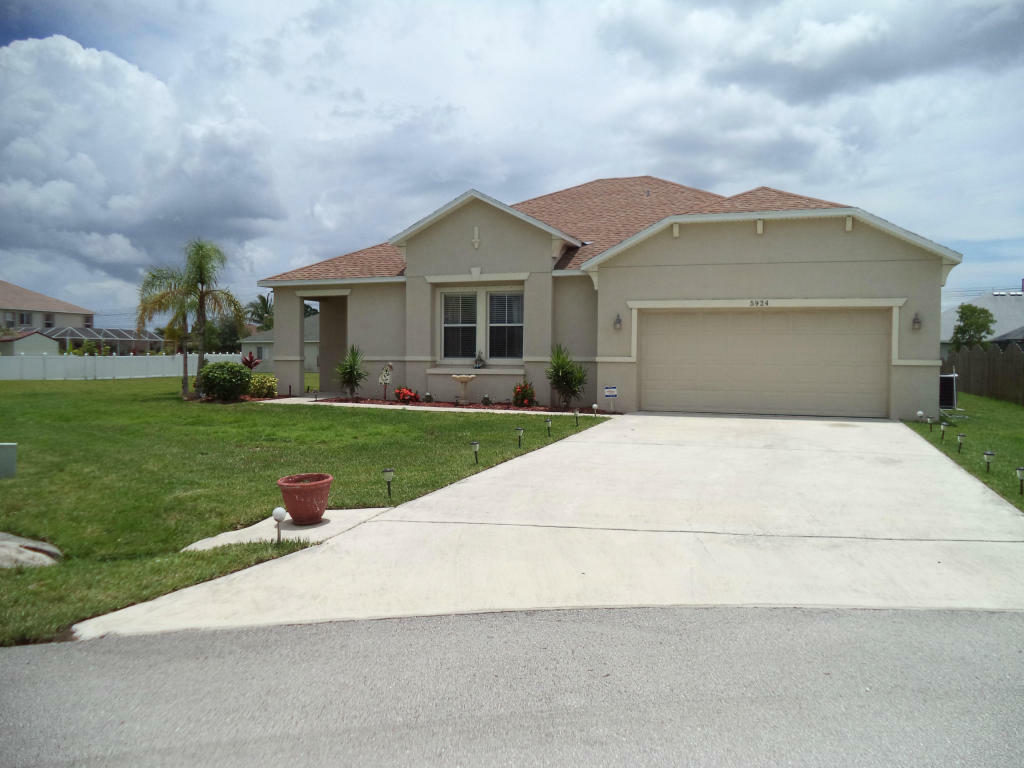 Property Photo:  5924 NW Brianna Court  FL 34986 