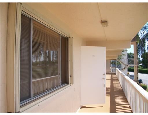 Property Photo:  400 W Village Green Circle 215  FL 33461 