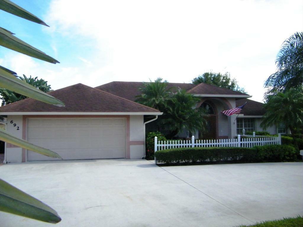 Property Photo:  692 SW Dwight Avenue  FL 34983 