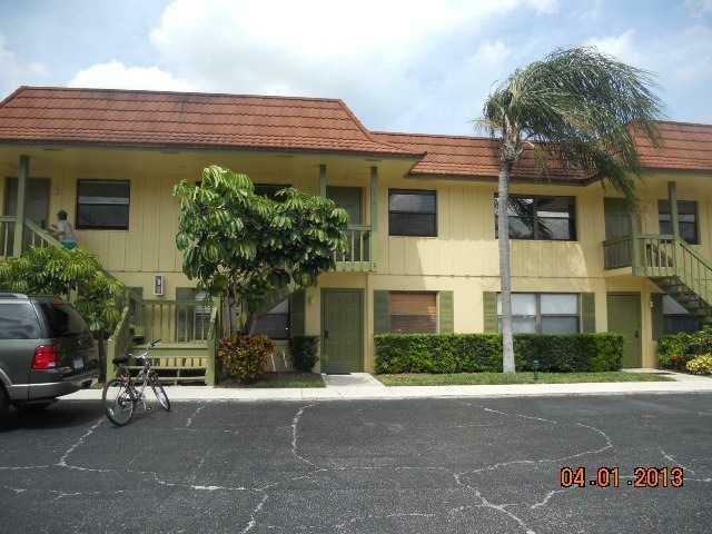 Property Photo: 625 Southwind Circle 210 FL 33408