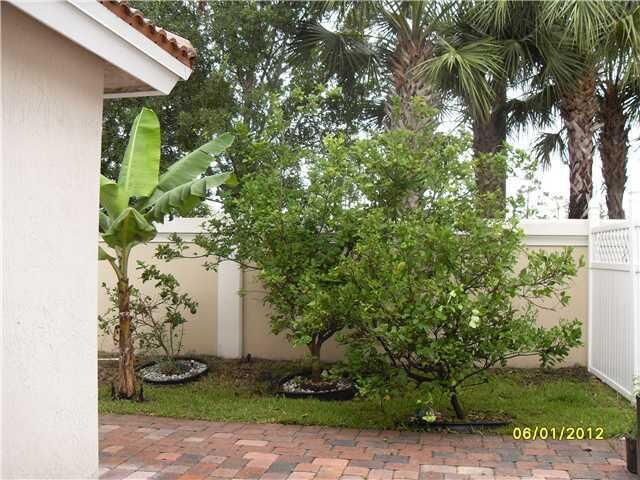 Property Photo:  3401 Commodore Court  FL 33411 