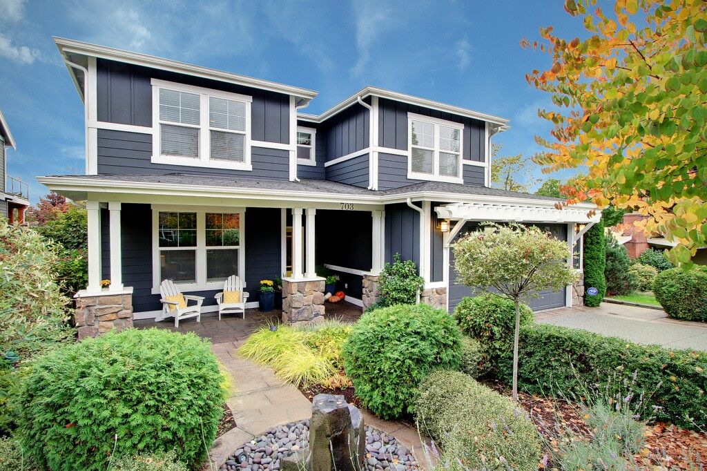 Property Photo:  703 17th Ave W  WA 98033 