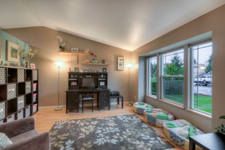 Property Photo: 404 Schmid St WA 98022