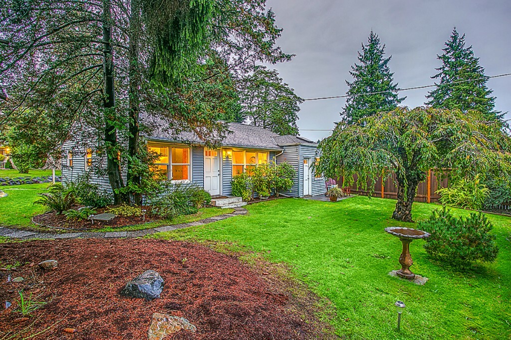 Property Photo:  904 NE 117th St  WA 98125 