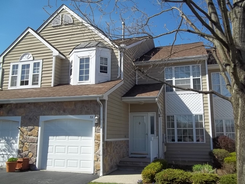 Property Photo:  72 Knoll Ct  NJ 07946 