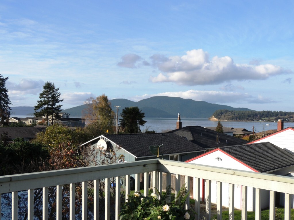 Property Photo:  1120 C Ave  WA 98221 