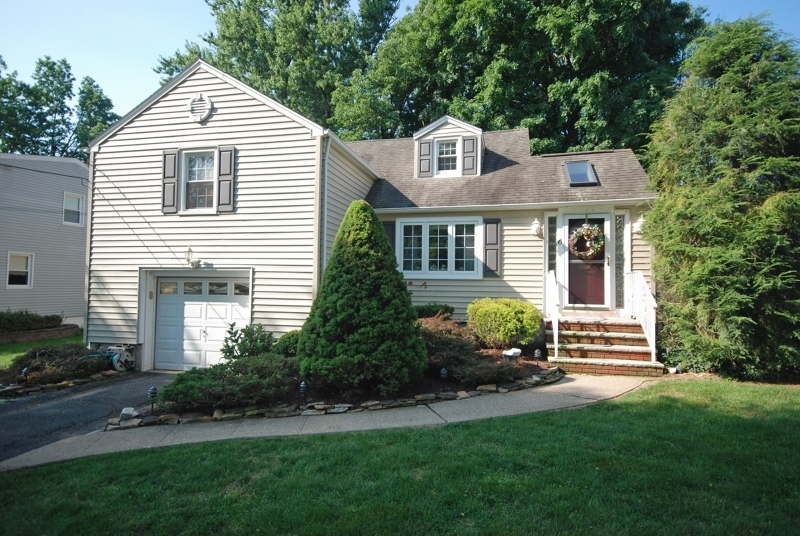 Property Photo:  6 Elmwood Rd  NJ 07932 