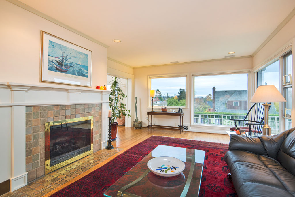 Property Photo:  2116 Edgemont Place W  WA 98199 