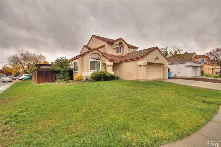 Property Photo:  684 Laurelwood Circle  CA 95687 