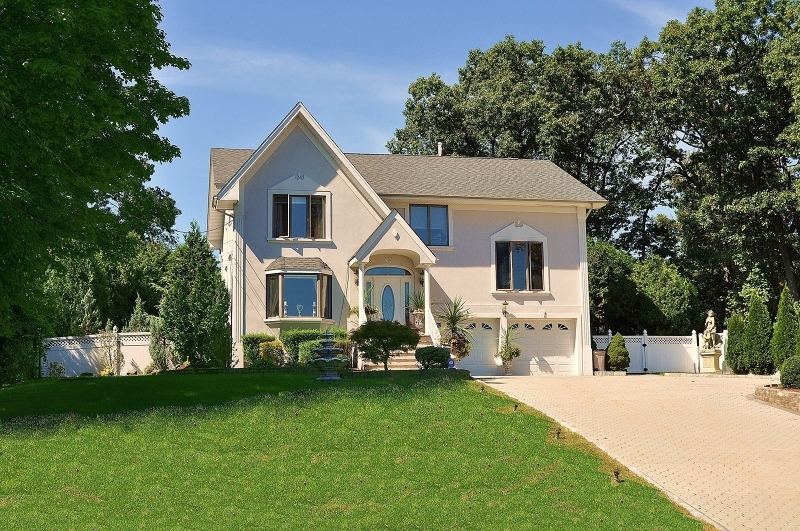 Property Photo: 584 Van Emburgh Ave NJ 07676