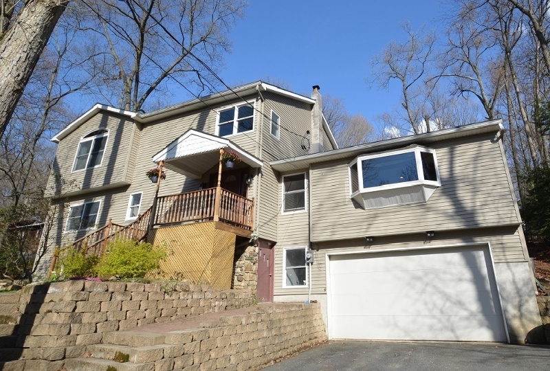 Property Photo:  84 E Glen Rd  NJ 07834 