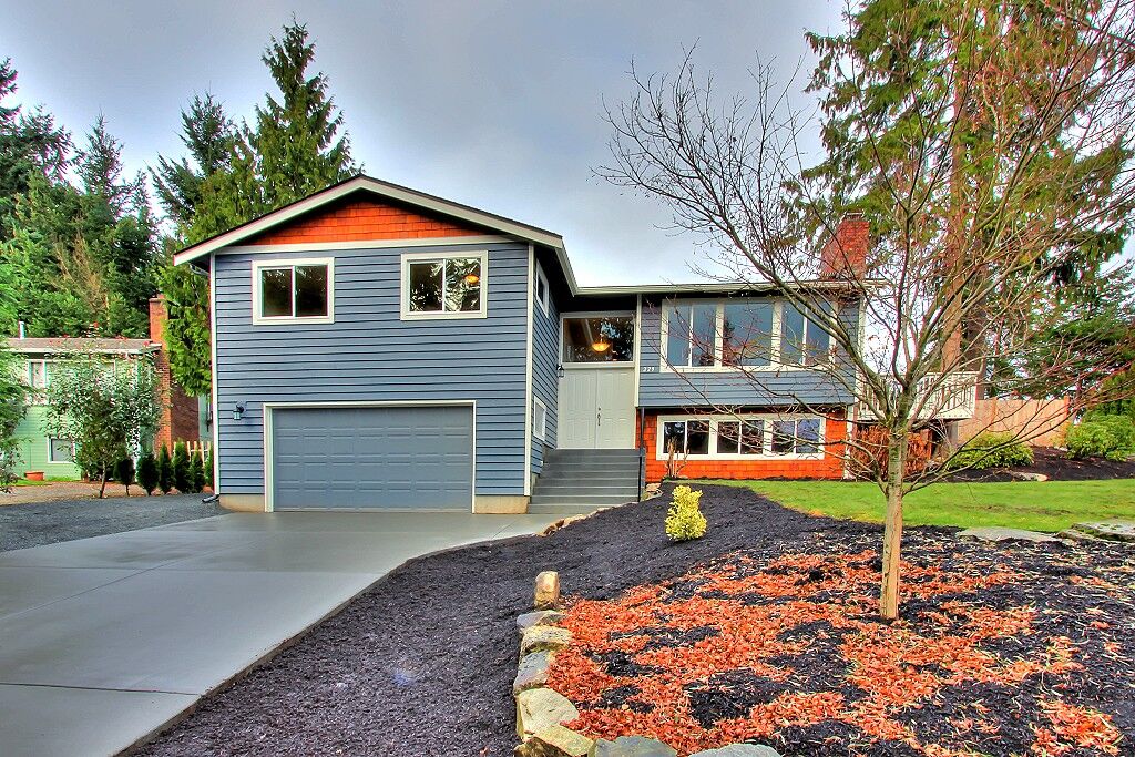 Property Photo:  229 225th Place SE  WA 98021 